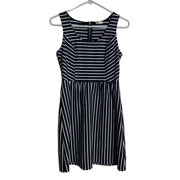 Woman's Dress- Sleeveless, Stretchy, knee Length, Fit & Flare - Picture 9 of 9